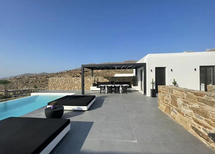 Black And White - Mykonos Ftelia (Mykonos)