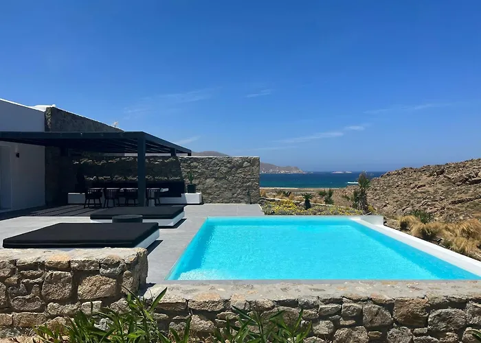 Black And White - Mykonos Ftelia (Mykonos)