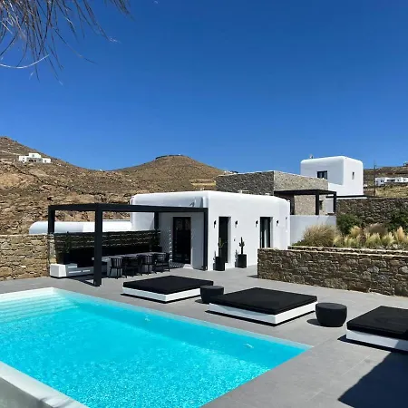 Black And White - Mykonos Ftelia (Mykonos)