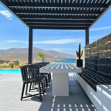 Black And White - Mykonos Ftelia (Mykonos)