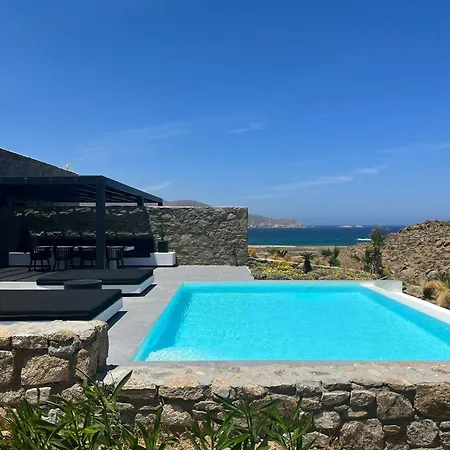 Black And White - Mykonos Ftelia (Mykonos)