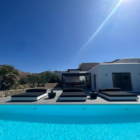 Black And White Ftelia - Mykonos Villa