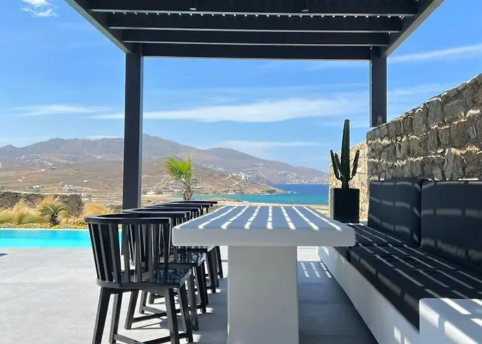 Black And White - Mykonos Φτελιά