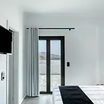 Black And White - Mykonos Fteliá