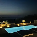 Black And White - Mykonos * Fteliá