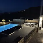 Black And White - Mykonos Fteliá