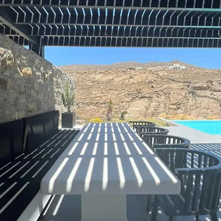 Villa Black And White - Mykonos Fteliá