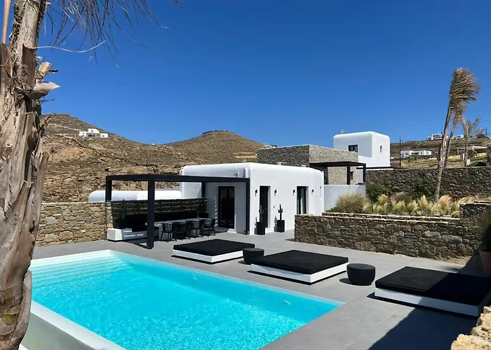 Black And White - Mykonos Ftelia (Mykonos)