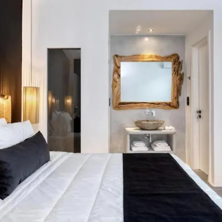 Black And White - Mykonos פטליה