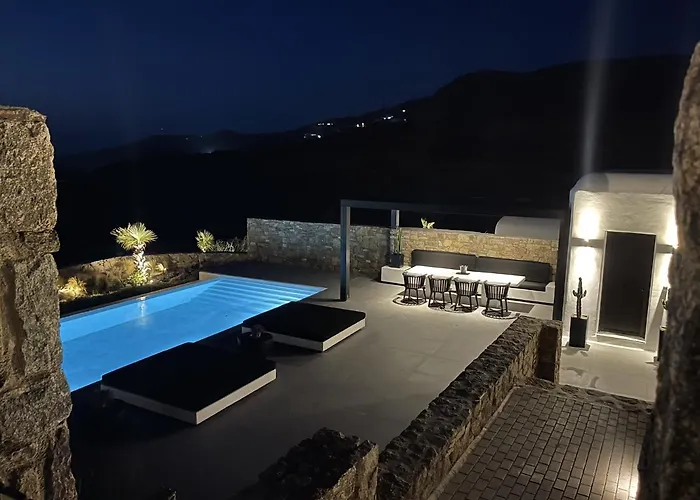 Black And White - Mykonos Ftelia (Mykonos)